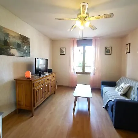 Spacieux T3 A Entre Et Avec Balcon Et Wi-fi ! - Fr-1-555-62 Apartment *